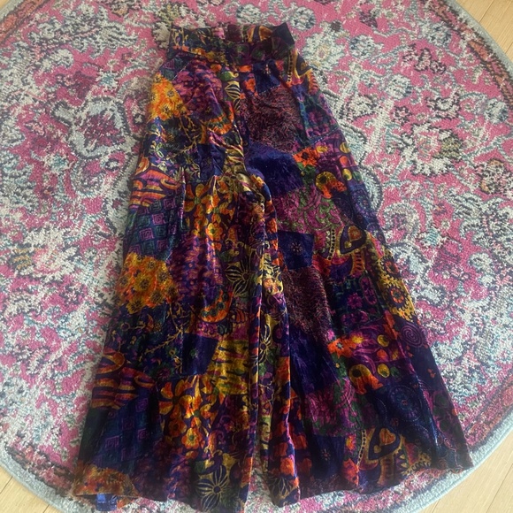 Vintage 1970s Velvet Hostess Pants - Picture 6 of 10